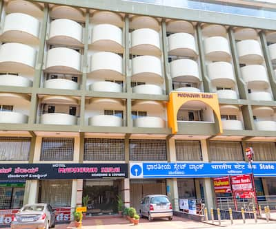 https://imgcld.yatra.com/ytimages/image/upload/t_hotel_yatra_city_desktop/v1419405204/Domestic Hotels/Hotels_Manipal/Hotel Madhuvan Serai/Hotel_Exterior.jpg